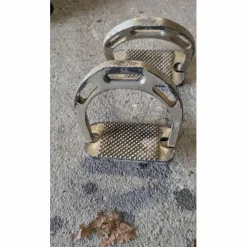 1 paire d'étriers Padd. État correct. 15