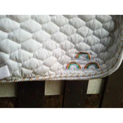 Bonnet Arc En Ciel et Tapis Arc en ciel Licorne