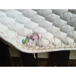 Bonnet Arc En Ciel et Tapis Arc en ciel Licorne
