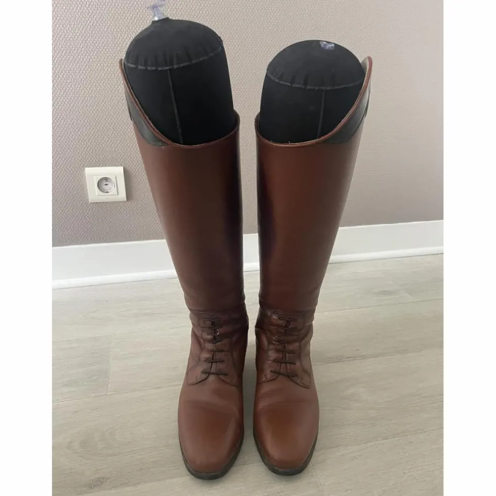 Bottes d'équitation Hathor Bottier sur mesure, cognac, verni noir, de 2021, en superbe état général