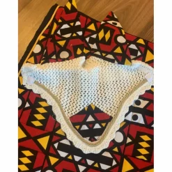 Ensemble composé d’un tapis, d’un bonnet et d’un sac de pansage