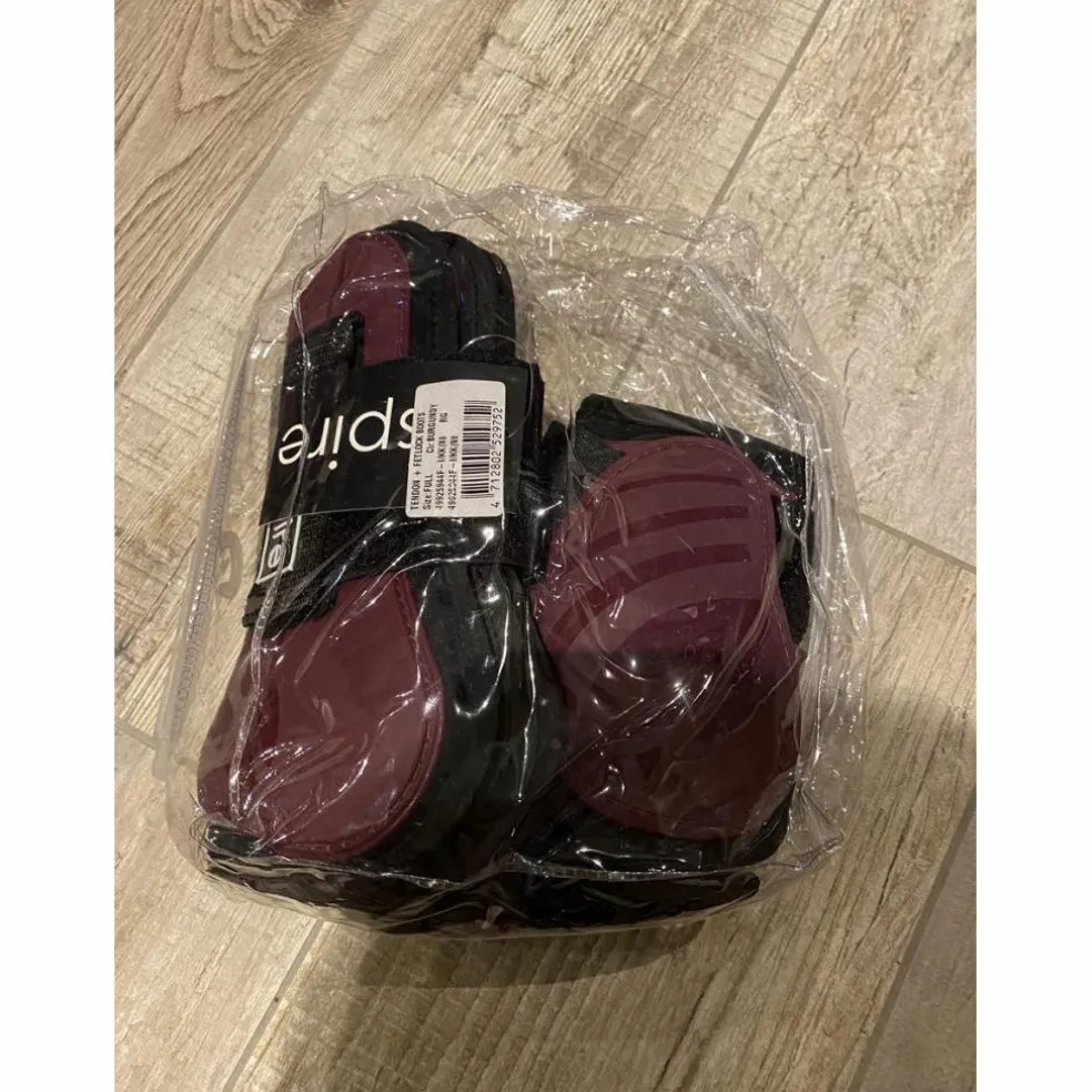 Ensemble Tapis Bonnet Guêtres Protèges boulets bordeaux