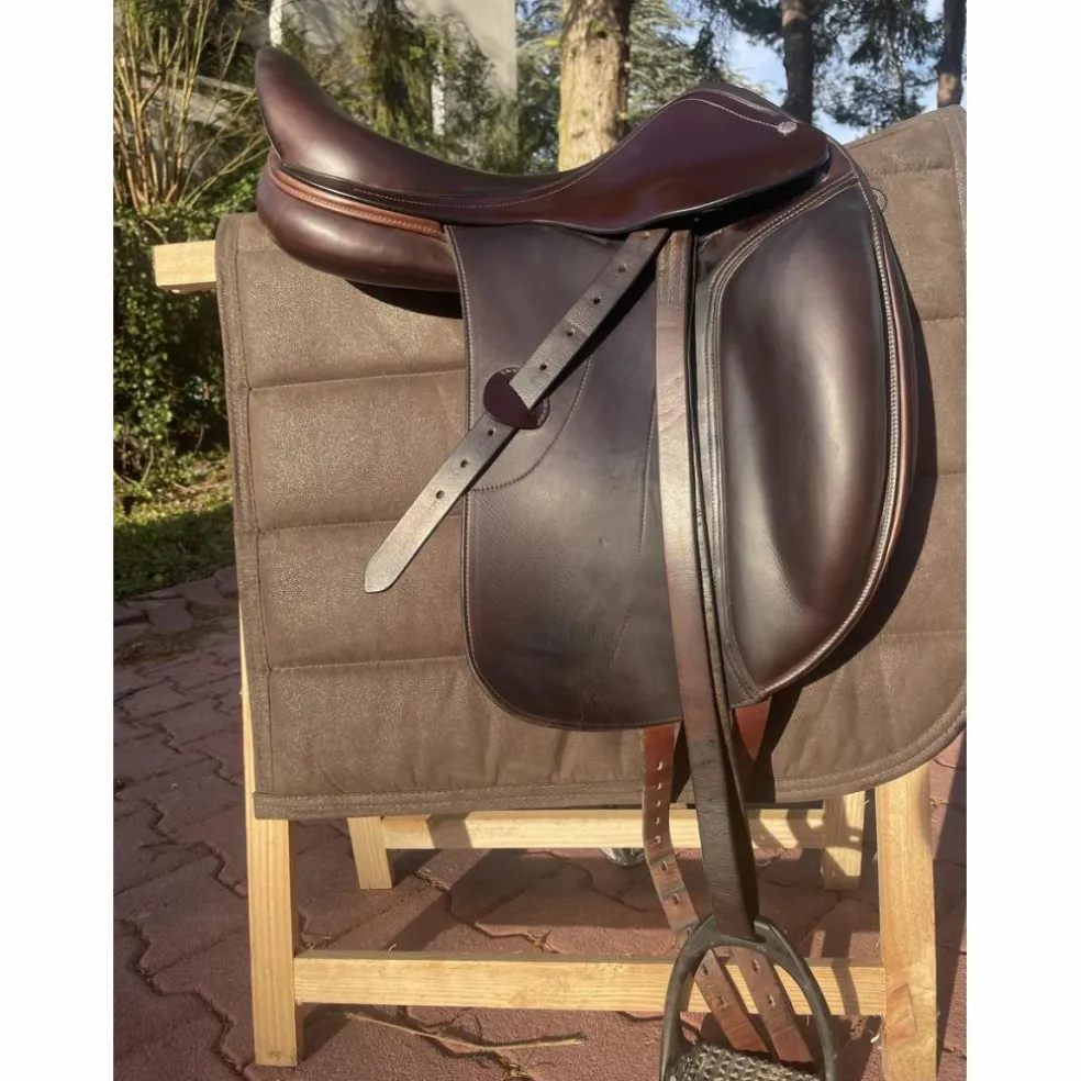 Selle de dressage Amerigo Vega 17 pouces