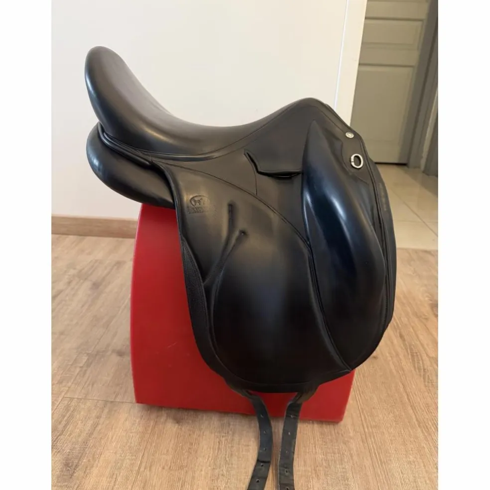 Selle de dressage devoucoux makila Lab 18"