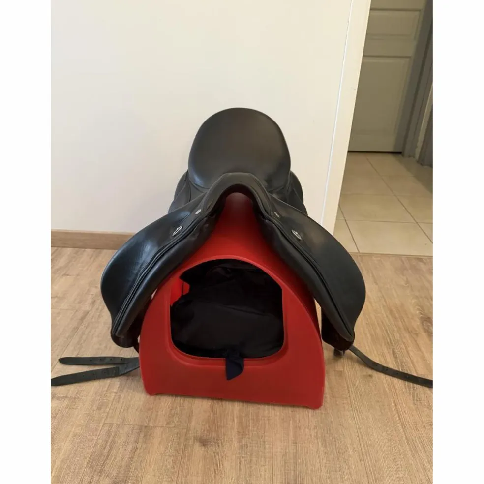 Selle de dressage devoucoux makila Lab 18"