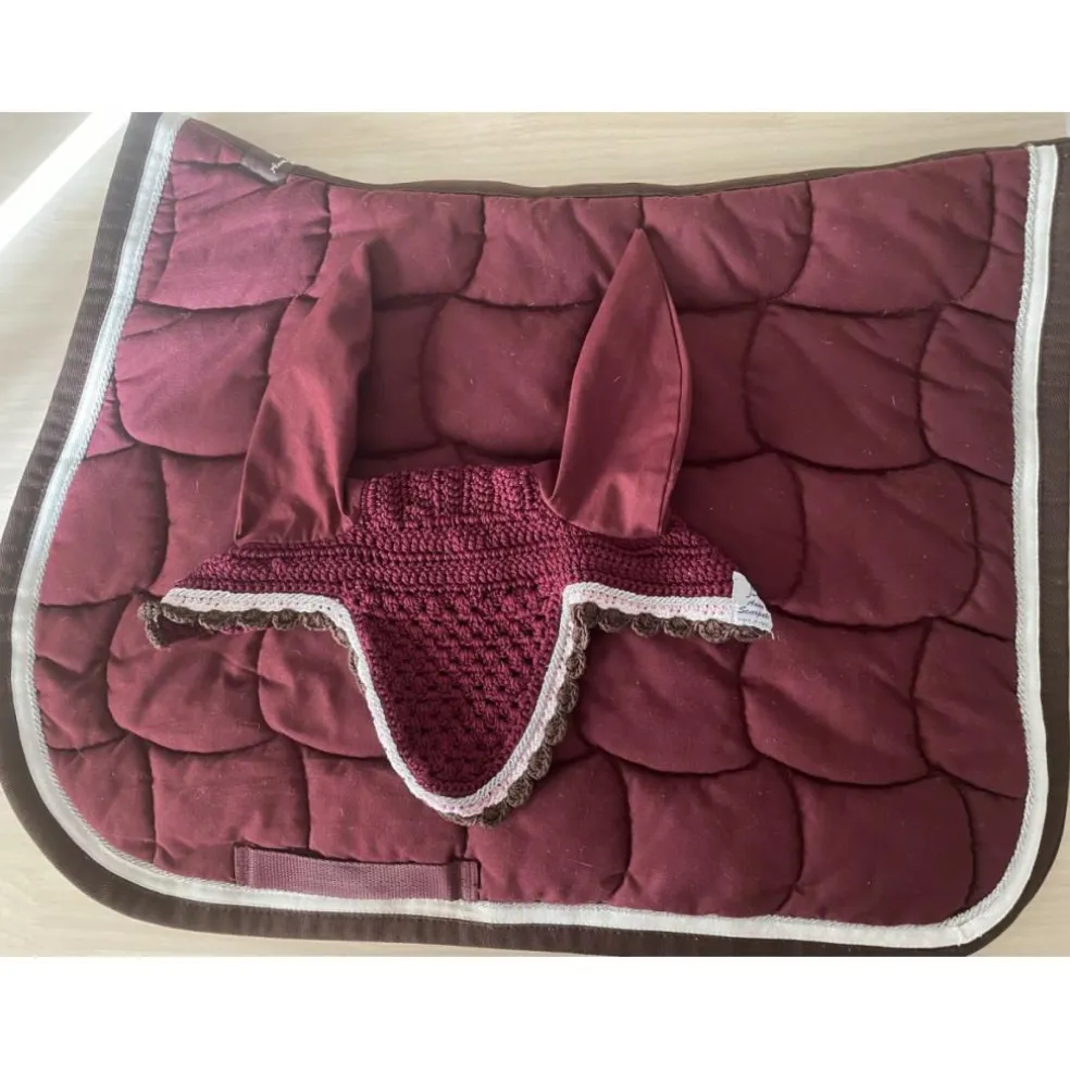 Tapis et Bonnet Anna Scarpati Bordeaux